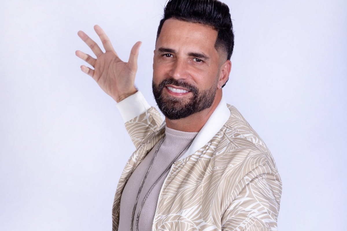 Artist LATINO — POP